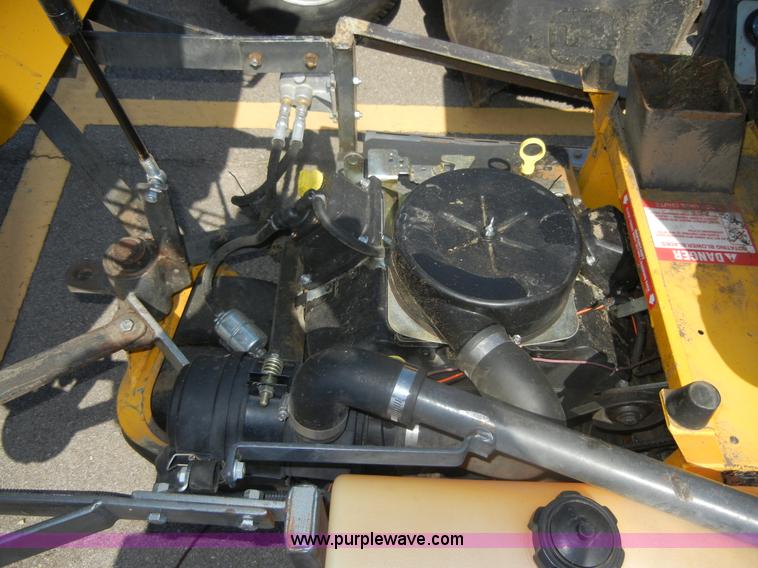 image for item D9894 2000 Walker MTGHS ZTR mower