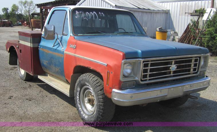 image for item H9754 1977 Chevrolet Scottsdale 20 pickup truck