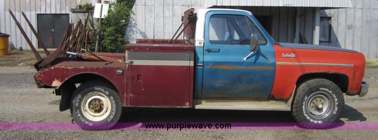 image for item H9754 1977 Chevrolet Scottsdale 20 pickup truck