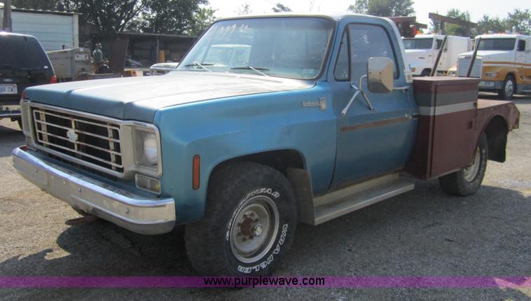 image for item H9754 1977 Chevrolet Scottsdale 20 pickup truck