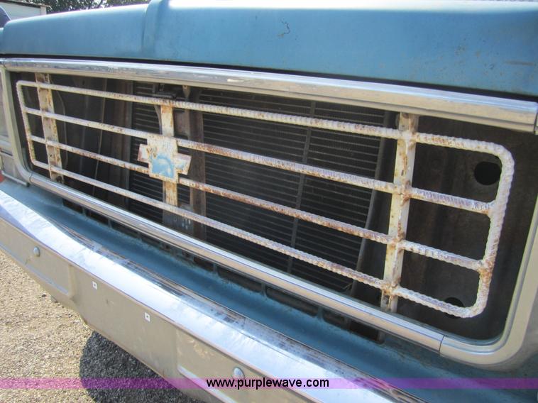 image for item H9754 1977 Chevrolet Scottsdale 20 pickup truck