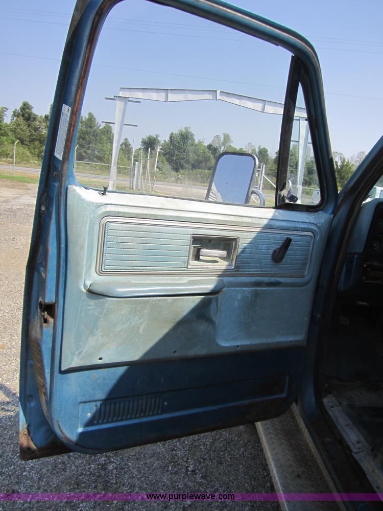 image for item H9754 1977 Chevrolet Scottsdale 20 pickup truck