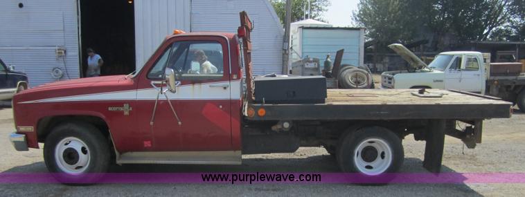 image for item H9755 1984 Chevrolet Scottsdale C30 pickup truck