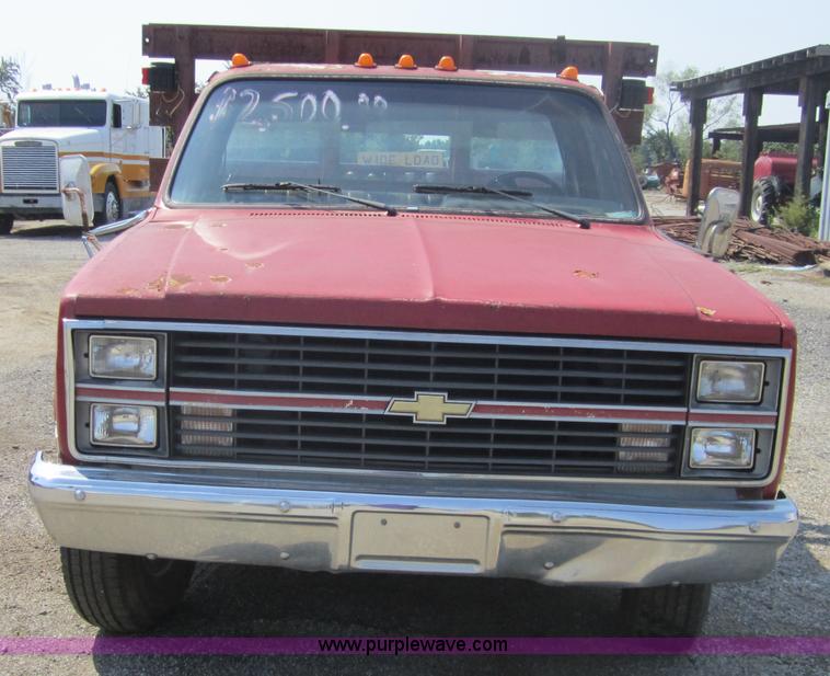 image for item H9755 1984 Chevrolet Scottsdale C30 pickup truck