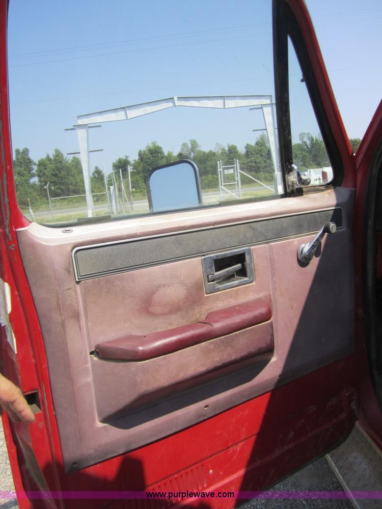 image for item H9755 1984 Chevrolet Scottsdale C30 pickup truck