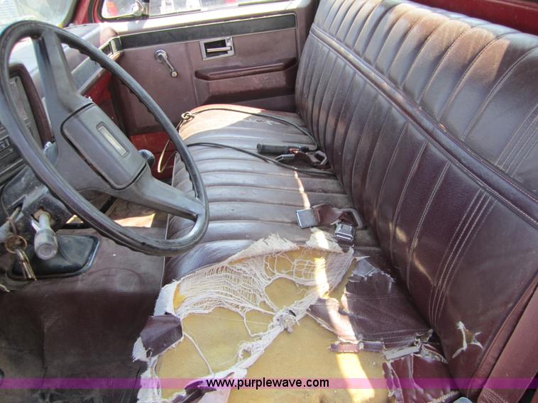 image for item H9755 1984 Chevrolet Scottsdale C30 pickup truck