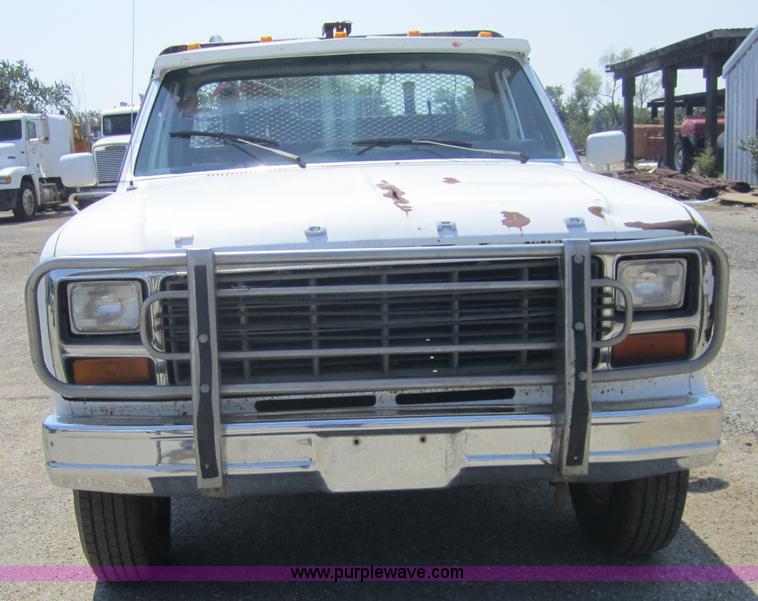 image for item H9756 1981 Ford F350 pickup truck