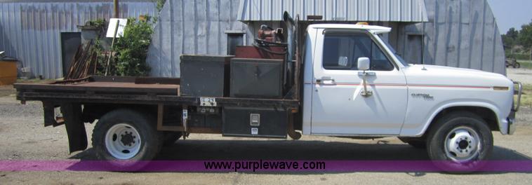 image for item H9756 1981 Ford F350 pickup truck