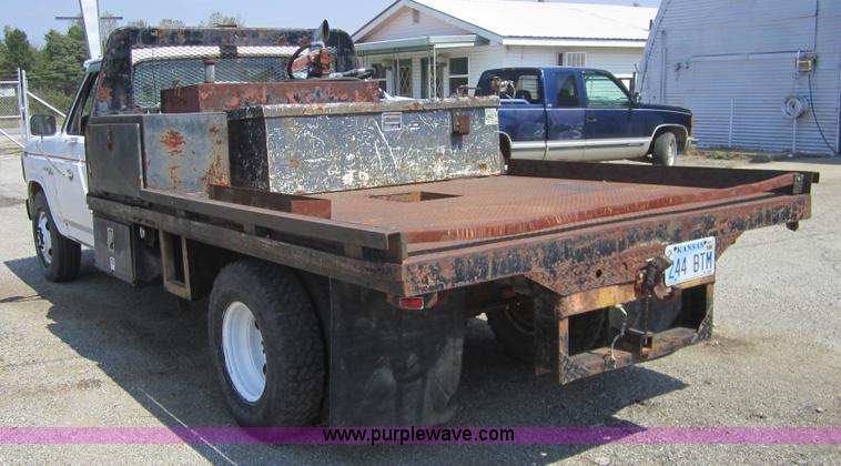 image for item H9756 1981 Ford F350 pickup truck
