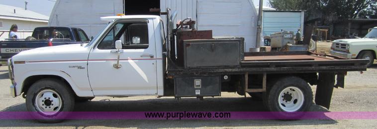 image for item H9756 1981 Ford F350 pickup truck