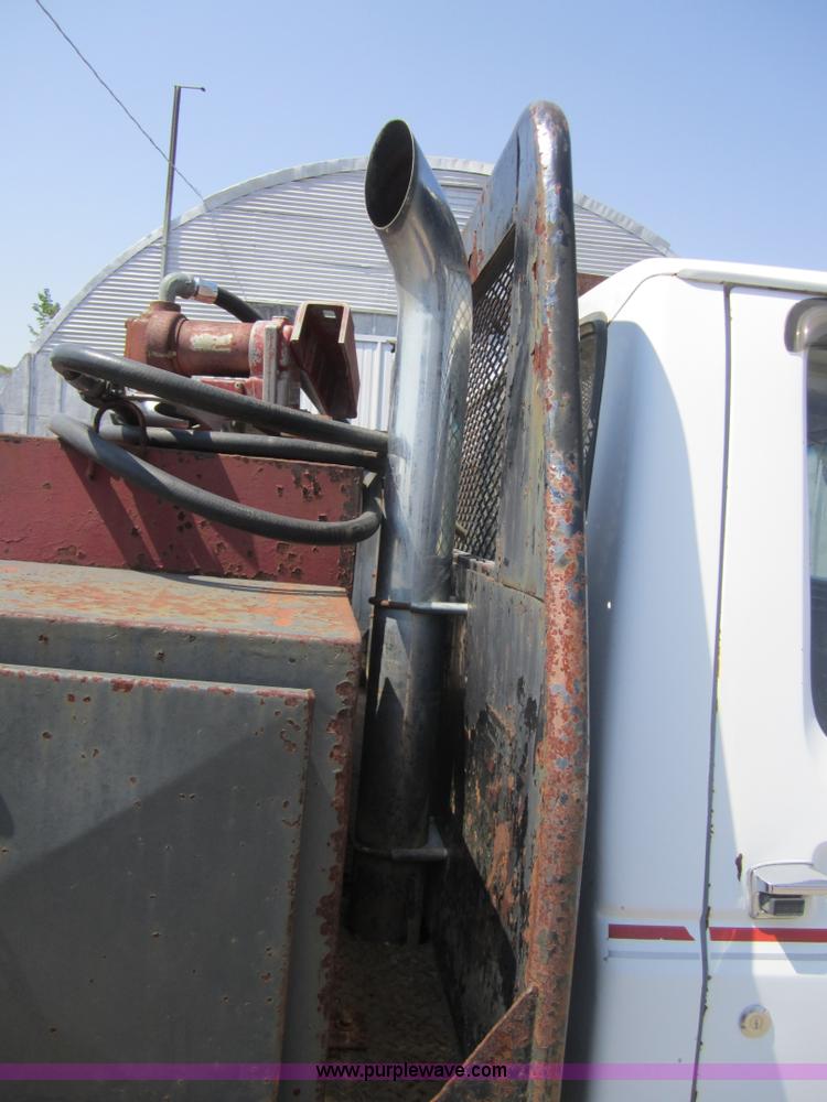 image for item H9756 1981 Ford F350 pickup truck