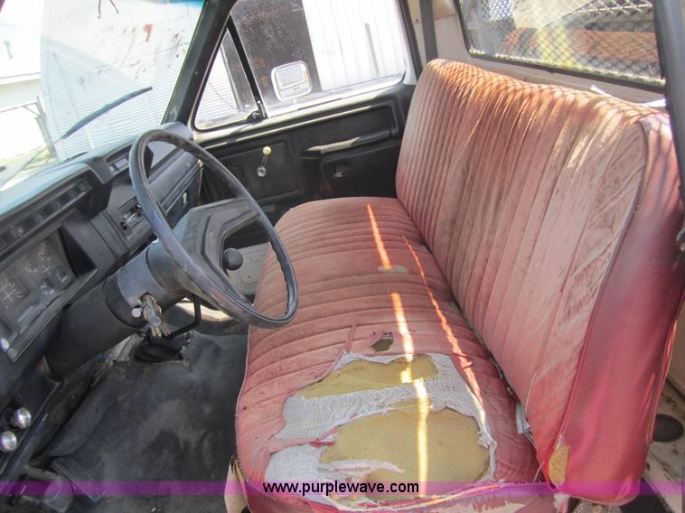 image for item H9756 1981 Ford F350 pickup truck