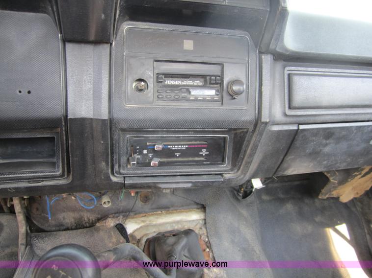 image for item H9756 1981 Ford F350 pickup truck