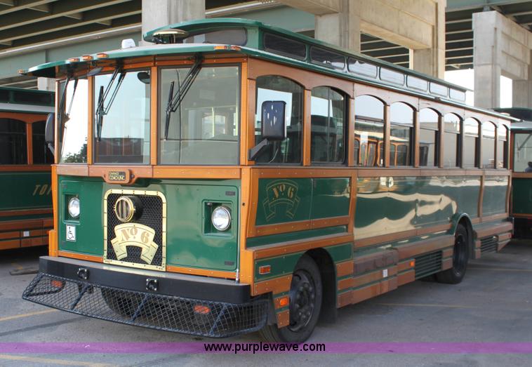 image for item A2732 2001 Chance Coach AH-28 transit bus