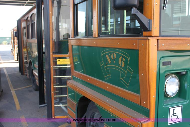 image for item A2732 2001 Chance Coach AH-28 transit bus