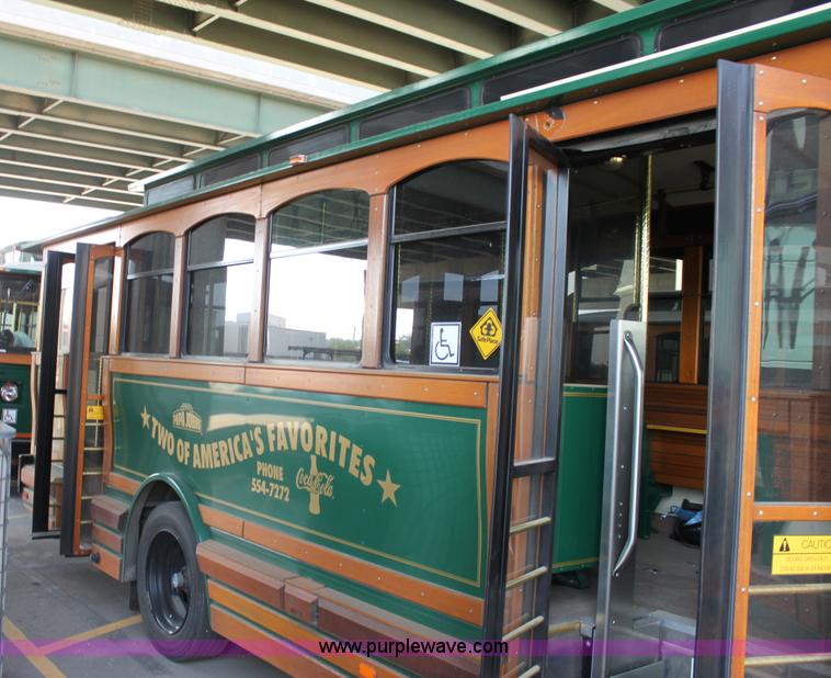 image for item A2732 2001 Chance Coach AH-28 transit bus