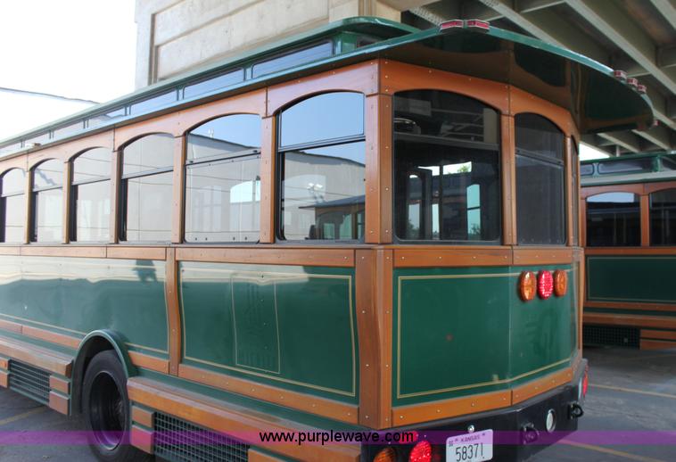 image for item A2732 2001 Chance Coach AH-28 transit bus