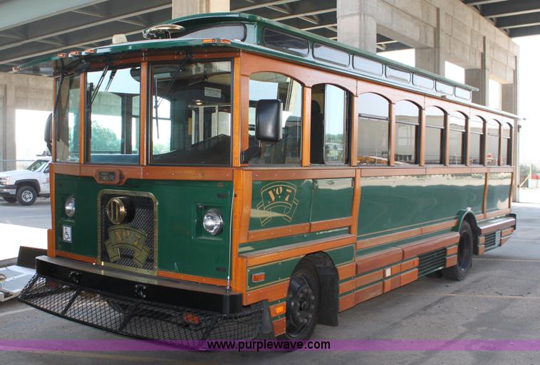 image for item A2733 2001 Chance Coach AH-28 transit bus