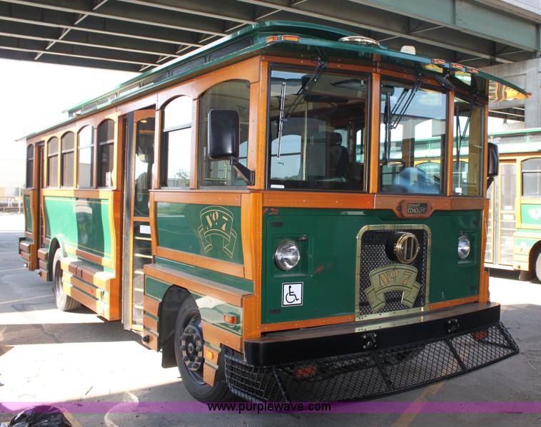 image for item A2733 2001 Chance Coach AH-28 transit bus