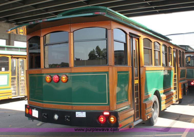 image for item A2733 2001 Chance Coach AH-28 transit bus