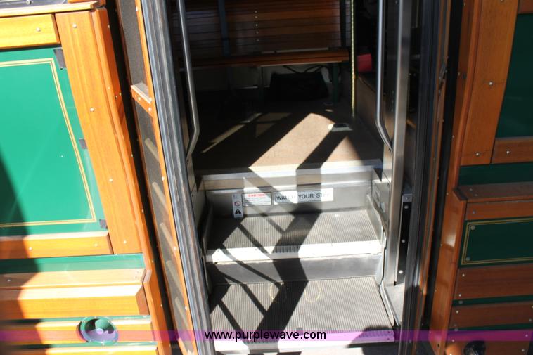 image for item A2733 2001 Chance Coach AH-28 transit bus