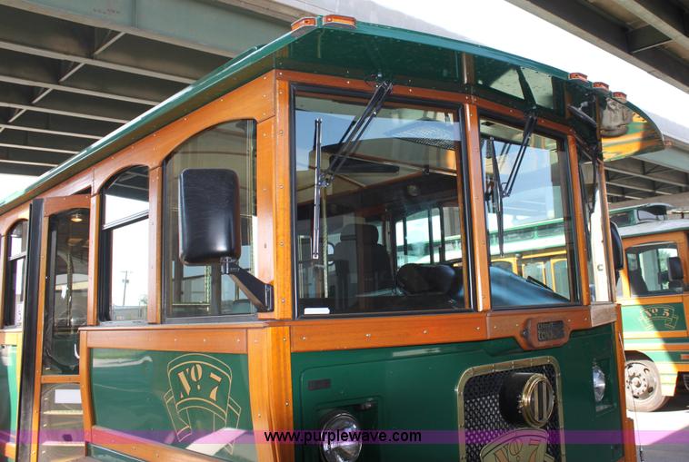 image for item A2733 2001 Chance Coach AH-28 transit bus