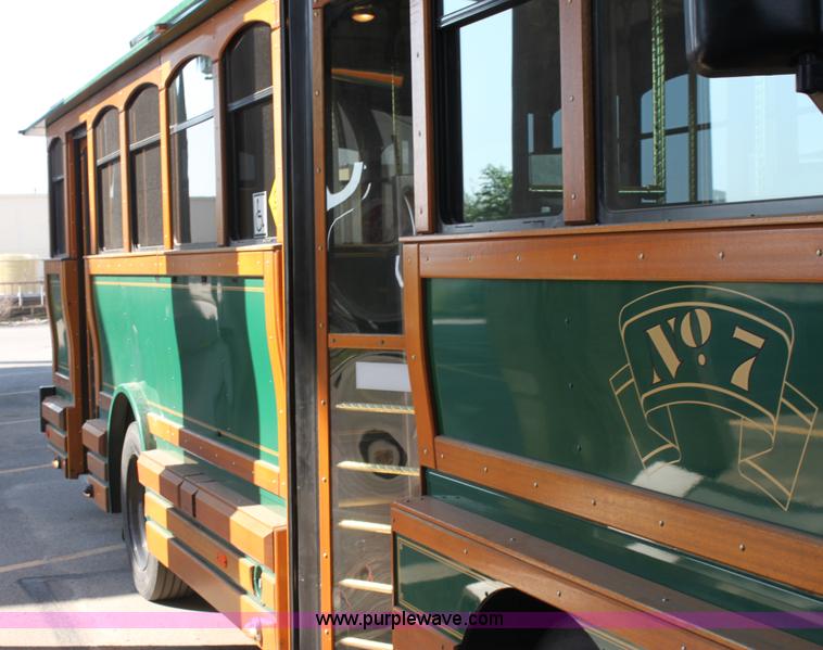 image for item A2733 2001 Chance Coach AH-28 transit bus