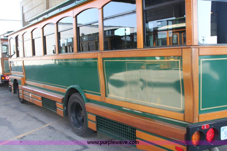 image for item A2733 2001 Chance Coach AH-28 transit bus