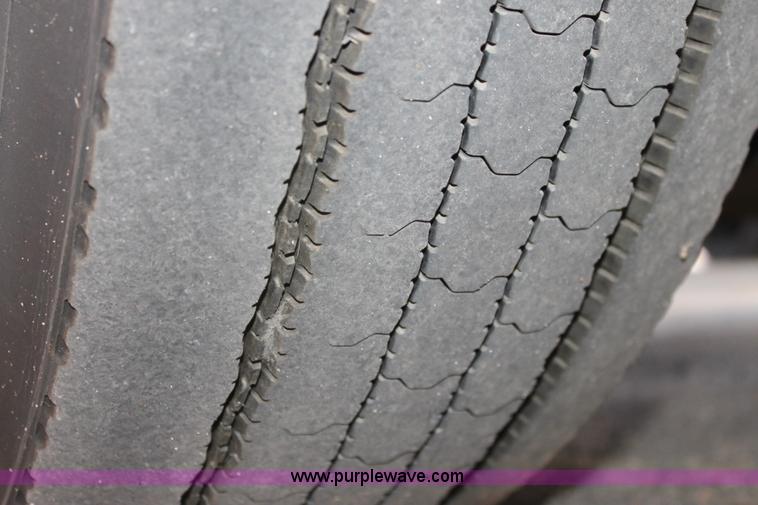 image for item A2733 2001 Chance Coach AH-28 transit bus