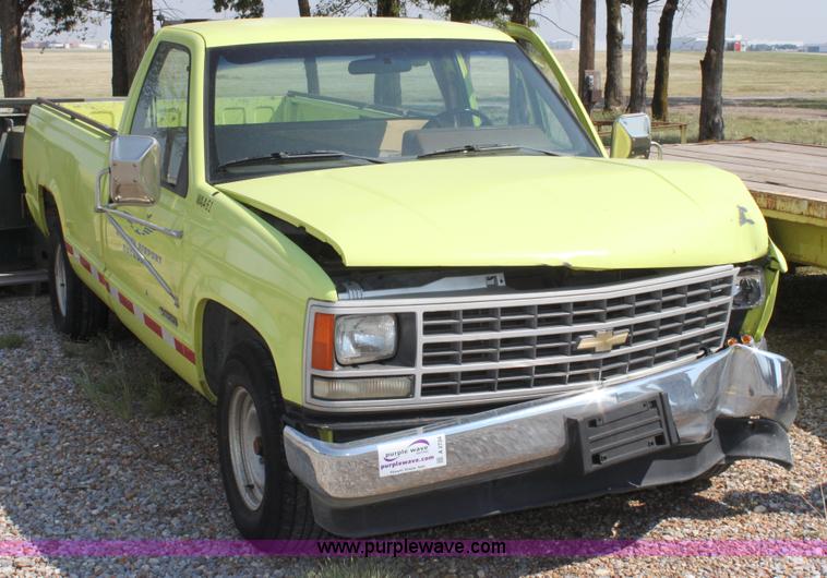 image for item A2734 1990 Chevrolet Cheyenne C1500 pickup truck