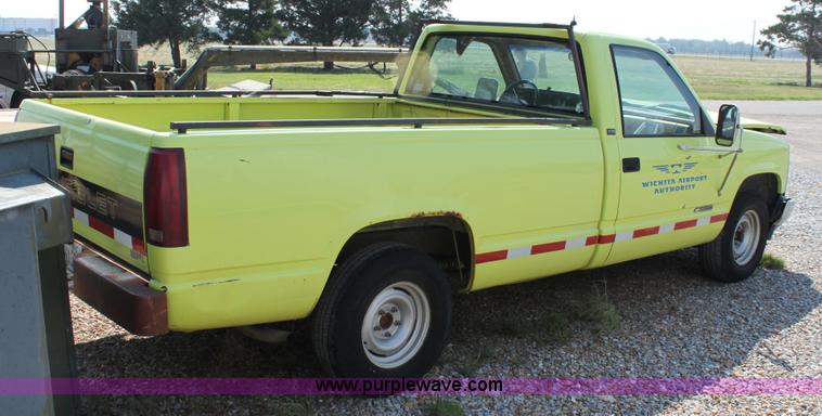 image for item A2734 1990 Chevrolet Cheyenne C1500 pickup truck