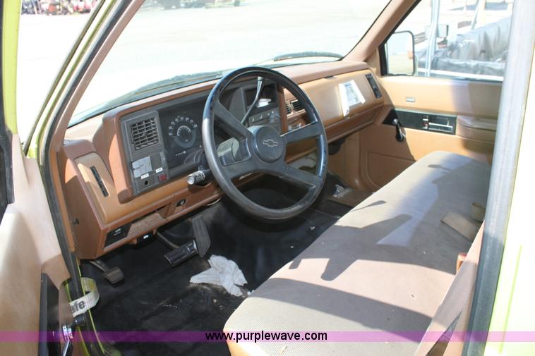 image for item A2734 1990 Chevrolet Cheyenne C1500 pickup truck