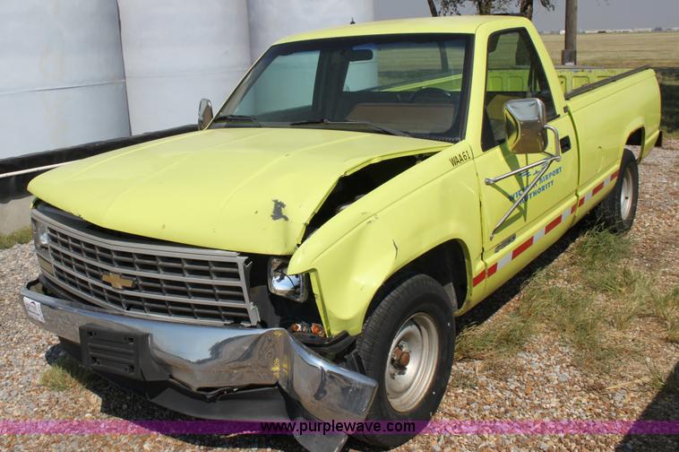 image for item A2734 1990 Chevrolet Cheyenne C1500 pickup truck