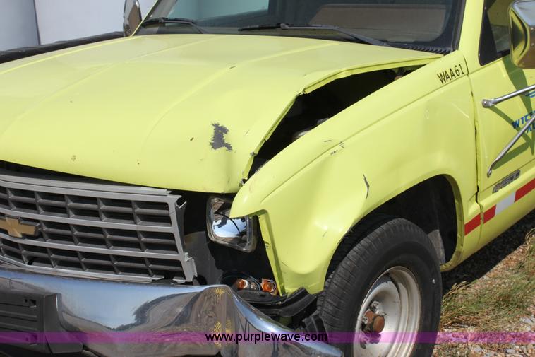 image for item A2734 1990 Chevrolet Cheyenne C1500 pickup truck