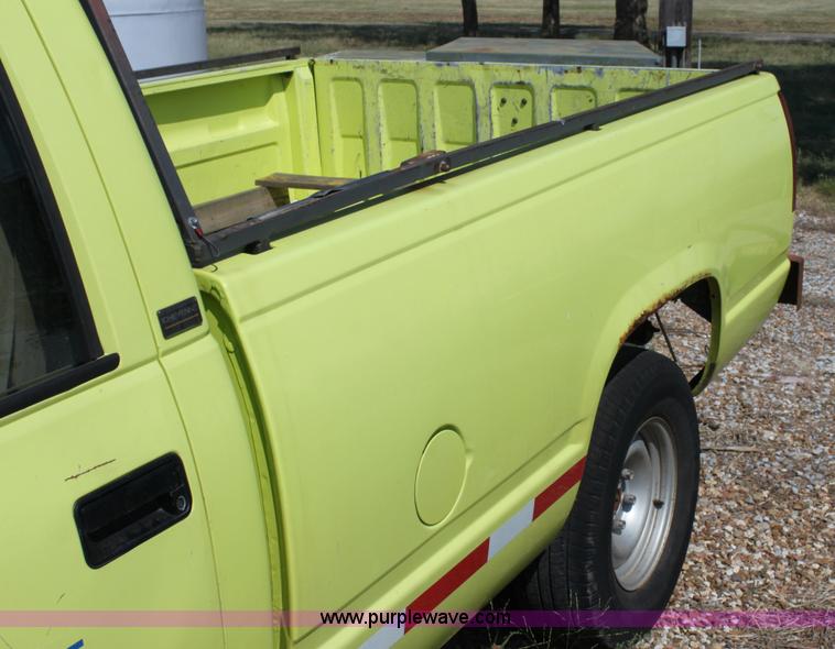 image for item A2734 1990 Chevrolet Cheyenne C1500 pickup truck