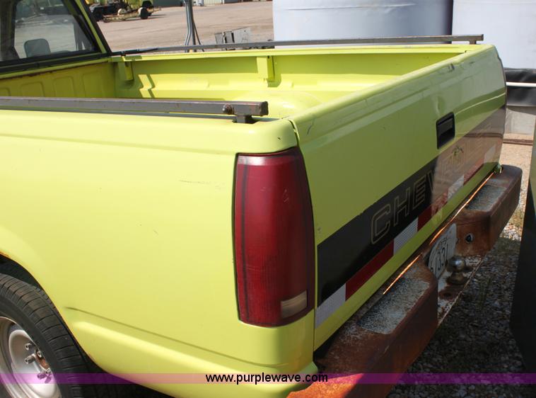 image for item A2734 1990 Chevrolet Cheyenne C1500 pickup truck