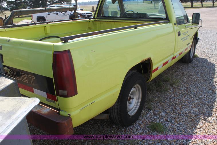 image for item A2734 1990 Chevrolet Cheyenne C1500 pickup truck