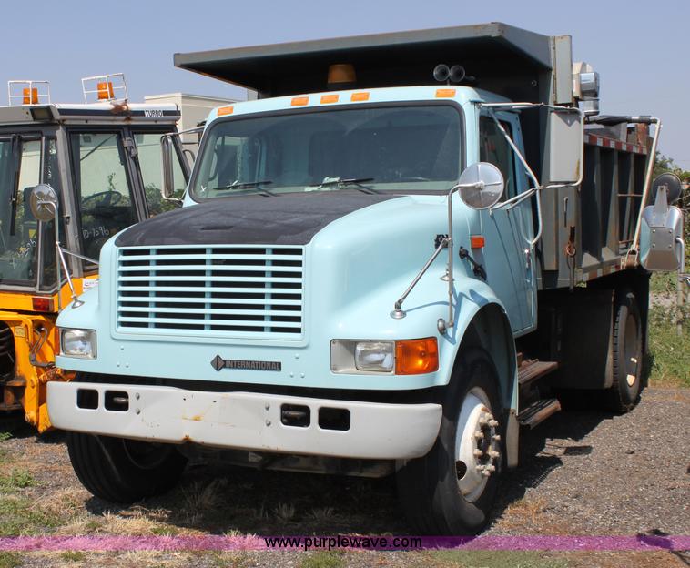 image for item A2759 2001 International 4700 dump truck