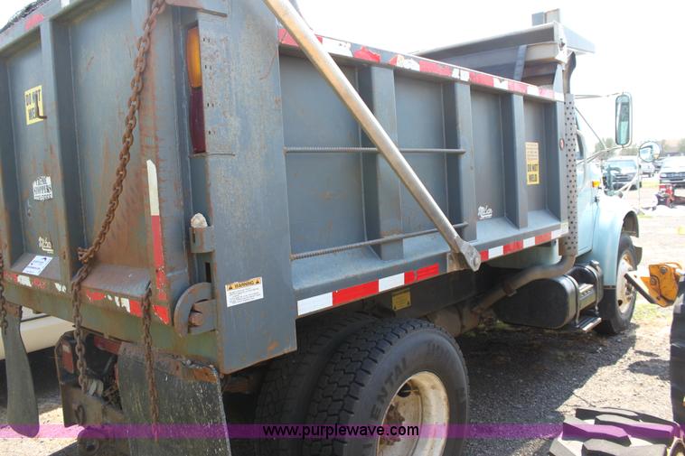 image for item A2759 2001 International 4700 dump truck