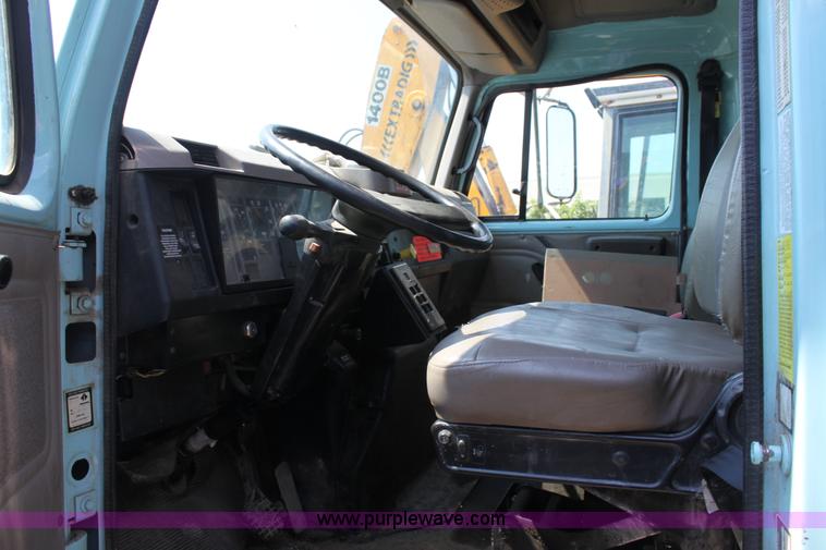 image for item A2759 2001 International 4700 dump truck