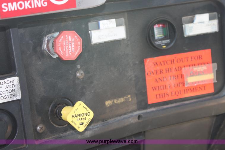 image for item A2759 2001 International 4700 dump truck