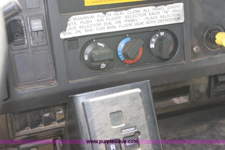 image for item A2759 2001 International 4700 dump truck