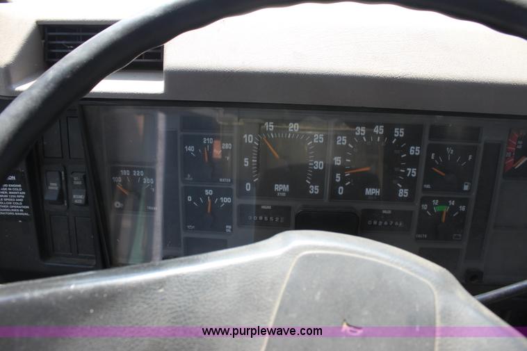 image for item A2759 2001 International 4700 dump truck