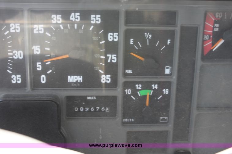 image for item A2759 2001 International 4700 dump truck