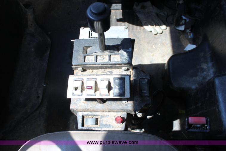 image for item A2759 2001 International 4700 dump truck