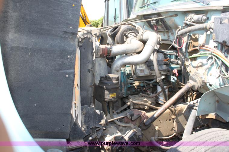 image for item A2759 2001 International 4700 dump truck