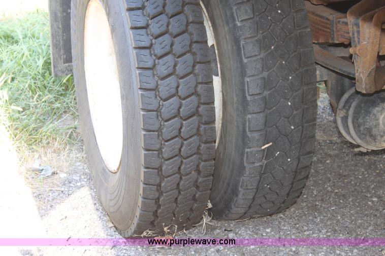 image for item A2759 2001 International 4700 dump truck