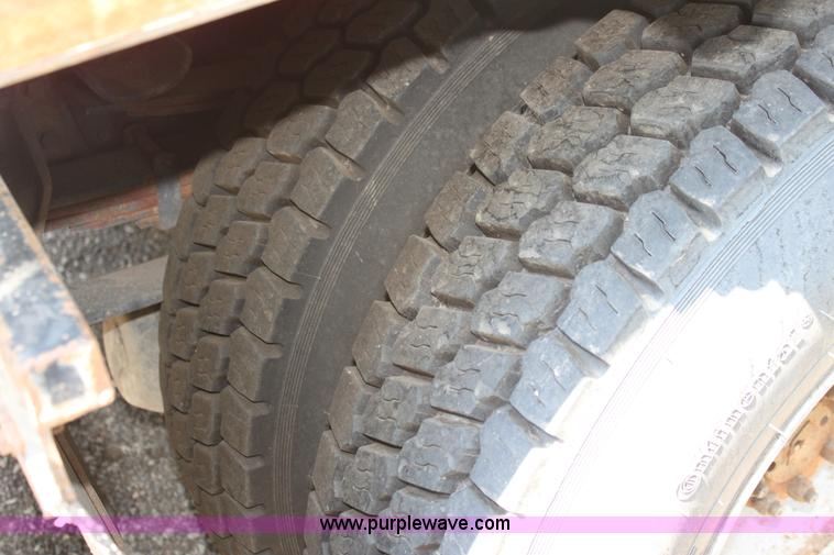 image for item A2759 2001 International 4700 dump truck