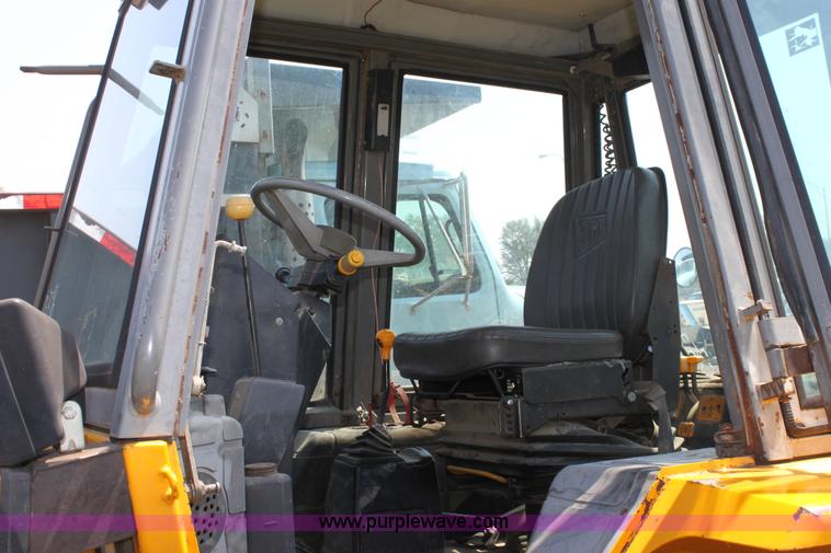image for item A2760 1990 JCB 1400B extra dig backhoe
