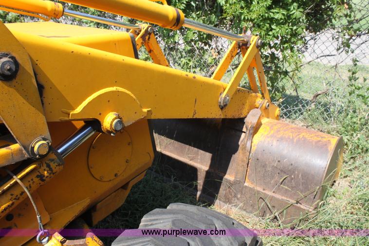 image for item A2760 1990 JCB 1400B extra dig backhoe